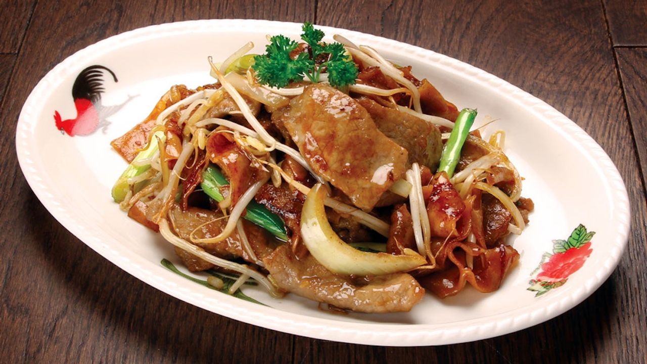 N7 Fried Flat Rice Noodles with Beef Slices