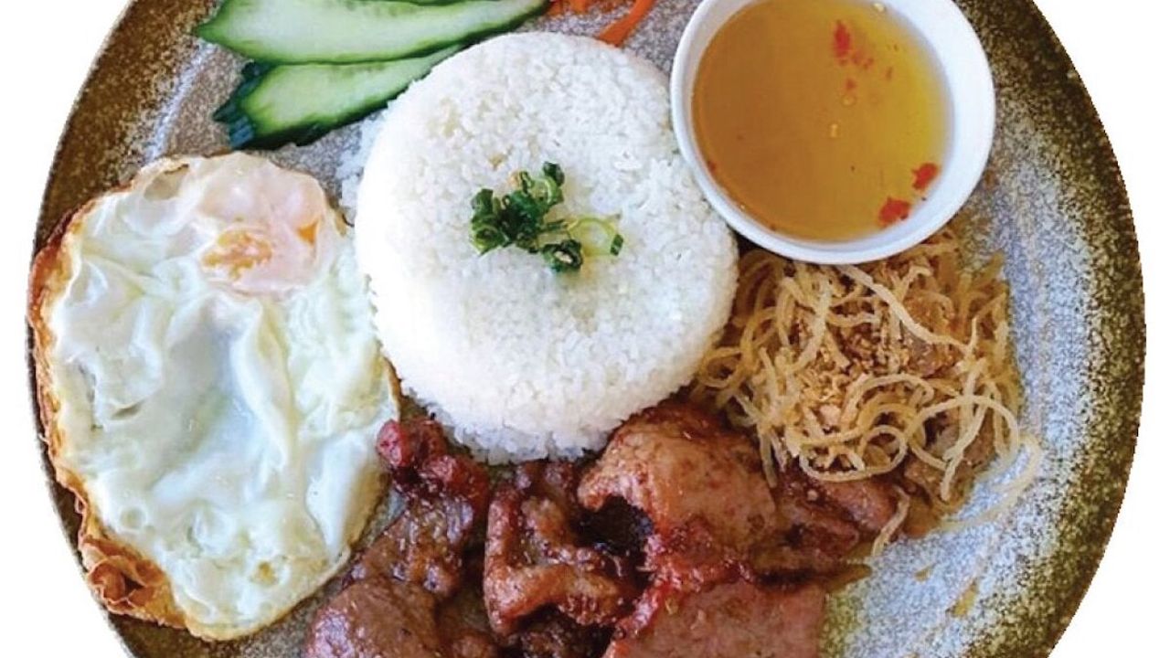 Grilled Pork, Shredded Pork with Broken Rice( Cơm Tấm (Sườn, Bì)