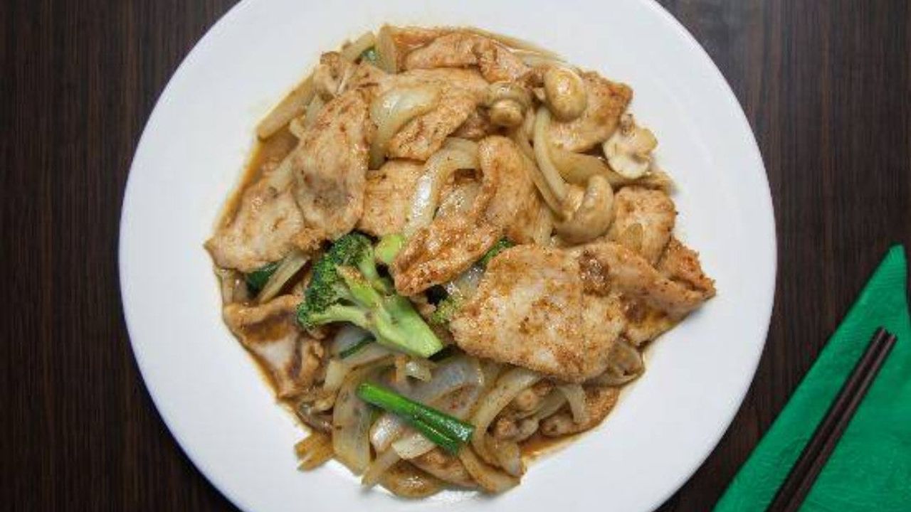 Sizzling Fillet Chicken with Satay Sauce