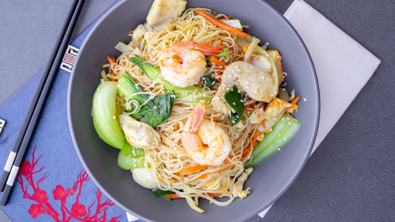 3. Singapore Noodle – Chicken And Seafood