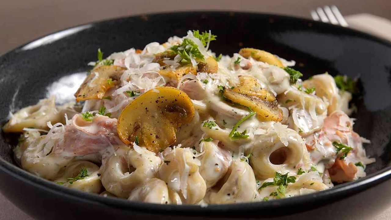 Tortellini Panna, Prosciutto e Funghi