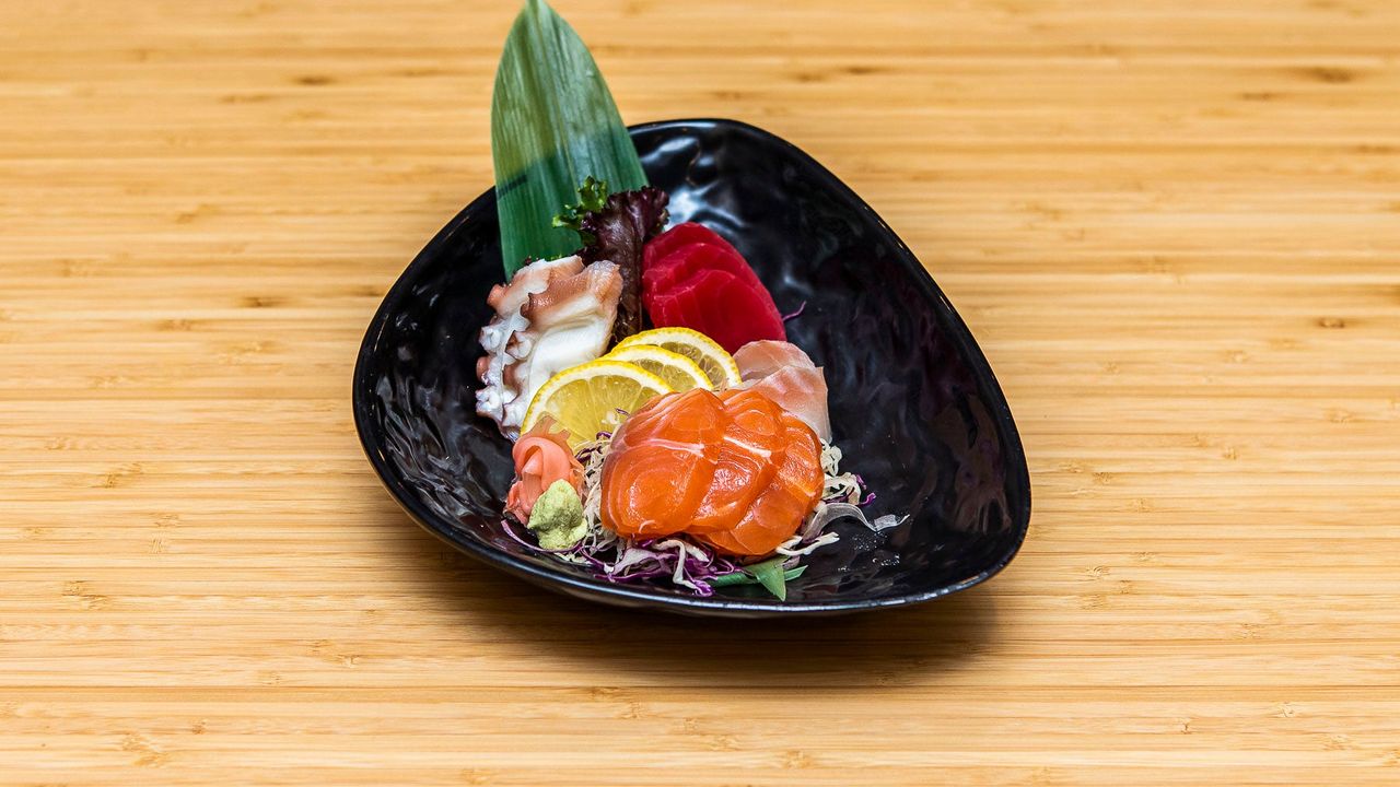 Assorted Sashimi (10pcs)