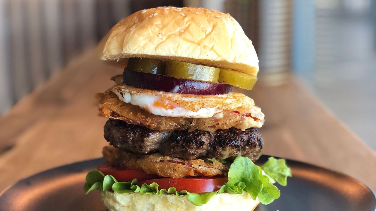 Islands Deluxe Burger