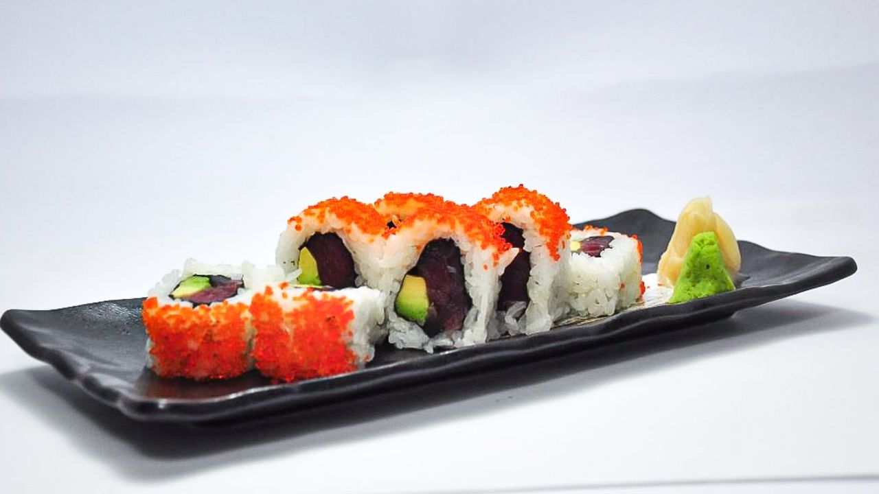 Tuna & Avocado Roll 8 Pieces