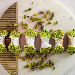 Box of 21 Small Classic Ricotta & Pistachio Cannoli