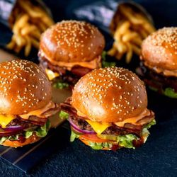 BURGER FEAST
