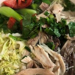 Chicken soup with handmade noodles 鸡汤面