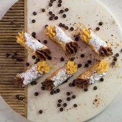 Box of 21 Small Choc Hazelnut Cannoli